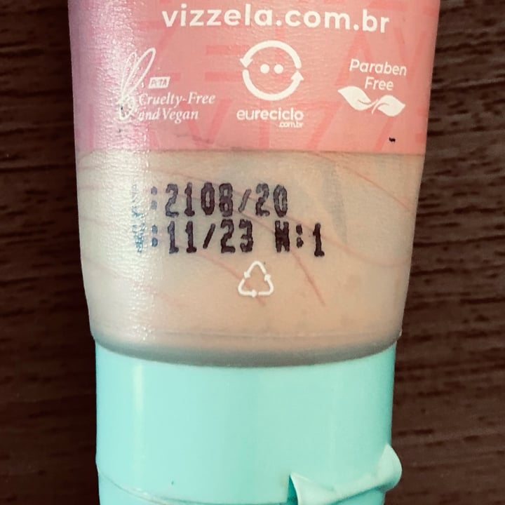 review photo of Vizzela Cosméticos Base Vegana Líquida shared by @lyra-belacque on 11 May 2022 - review
