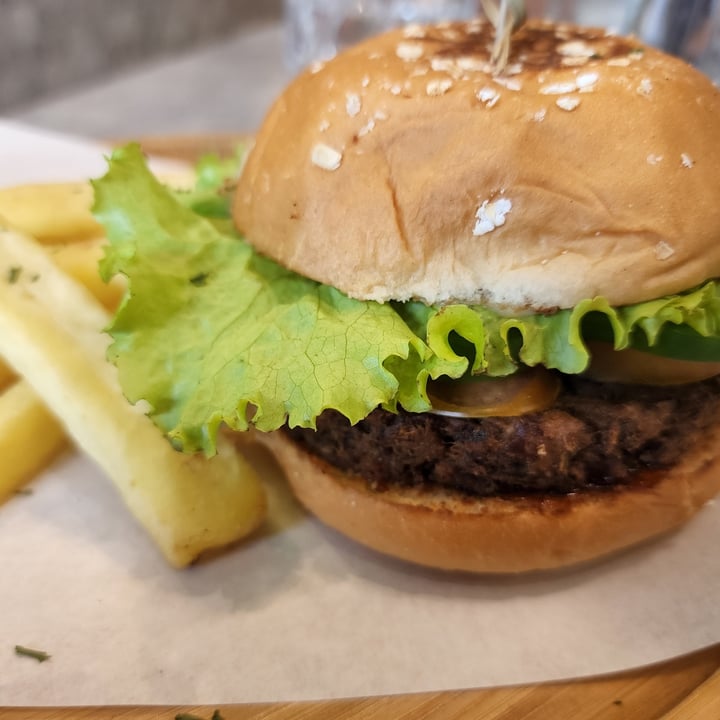 photo of Urban Fresh Vegetarian Kitchen BBQ Cheeseburger shared by @teamaldous on  10 Nov 2022 - review