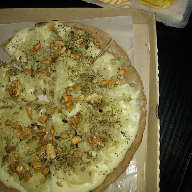 Photo of the dish “Pizza De Cebolla Y Frutos Secos”