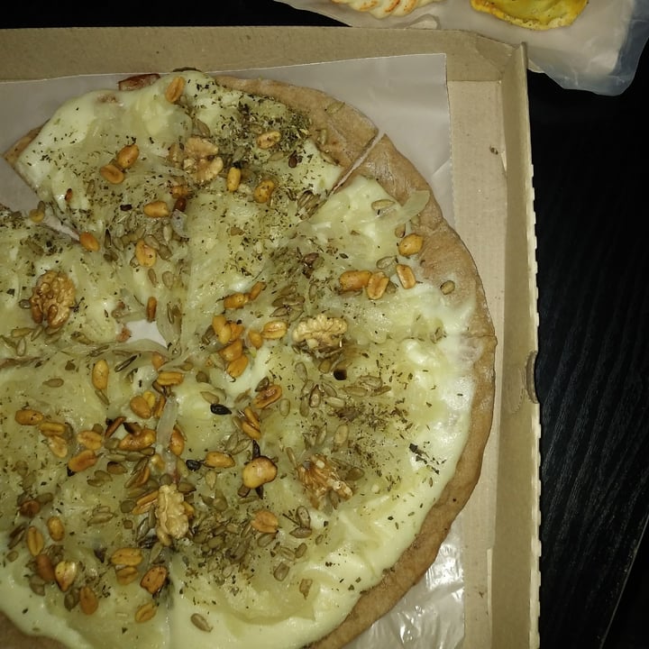 photo of Espacio Ganesh Pizza De Cebolla Y Frutos Secos shared by @taisveg on  23 Aug 2020 - review