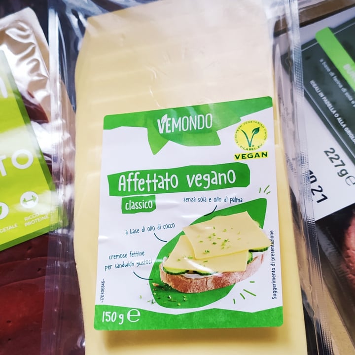 photo of Vemondo Affettato Vegano Classico shared by @elisass on  13 Dec 2021 - review