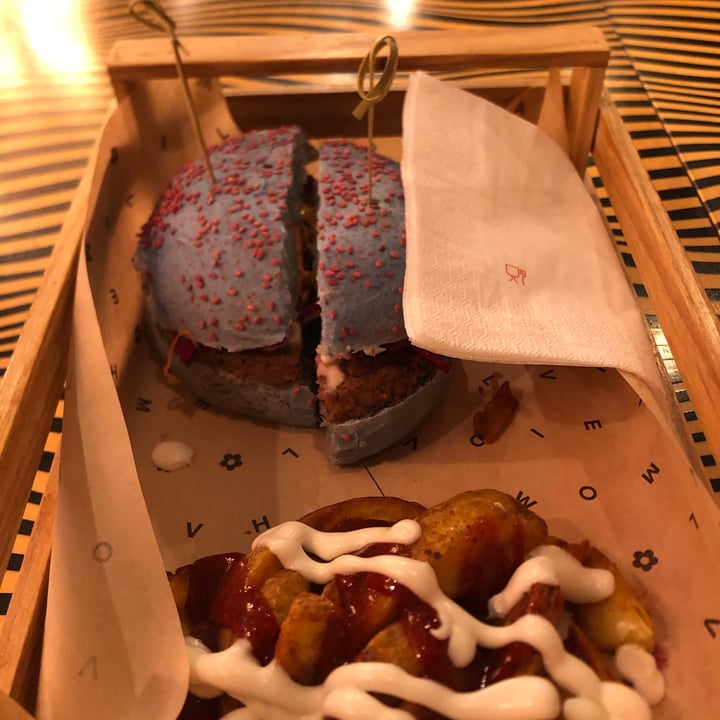 photo of Flower Burger Puffi Burger shared by @alessandratesta on  12 Jul 2022 - review