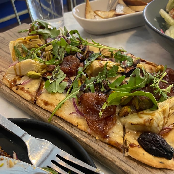 photo of Willow Vegan Bistro Fig and apricot flatbread shared by @vegantravels on  12 Jul 2021 - review