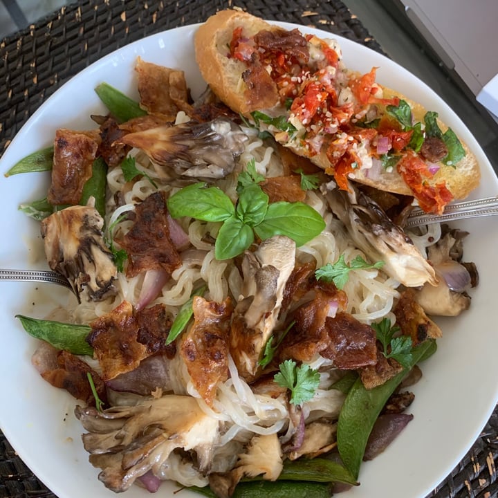 review photo of NONA Vegan Foods Carbonara Sauce shared by @angelaargentina on 12 Oct 2020 - review