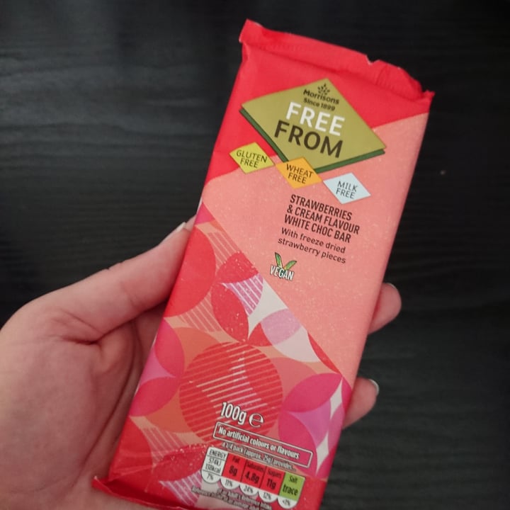 review photo of Morrisons Free From Strawberries & Cream Flavour White Choc Bar shared by @charlotteomega on 27 May 2020 - review