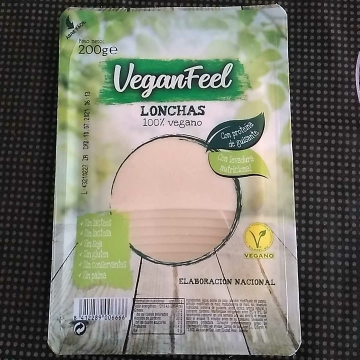 photo of Vemondo  Vegan Feel Queso Lonchas shared by @elimaar on  11 May 2021 - review