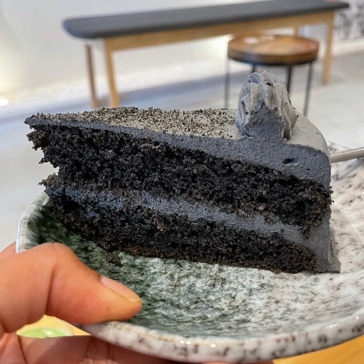 photo of Hvala Craig Road Goma cake shared by @kimjongquiche on  18 Jul 2021 - review