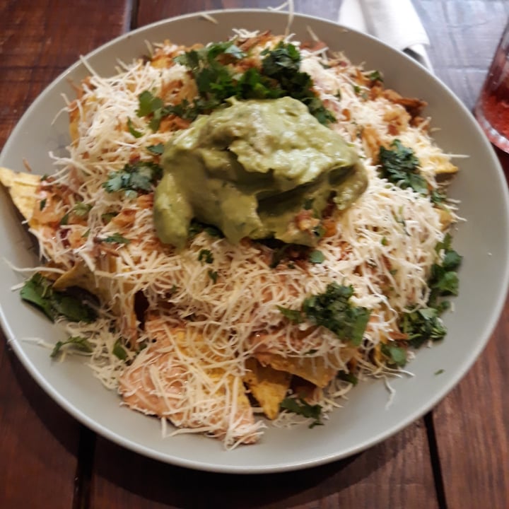 photo of Vegan Junkies Loaded Nachos shared by @bernardorebelo on  09 Nov 2021 - review