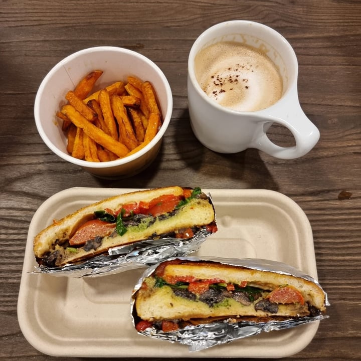 photo of Everyday Vegan Cafe Grilled Portobello Panini shared by @dumdummbo on  24 Dec 2021 - review