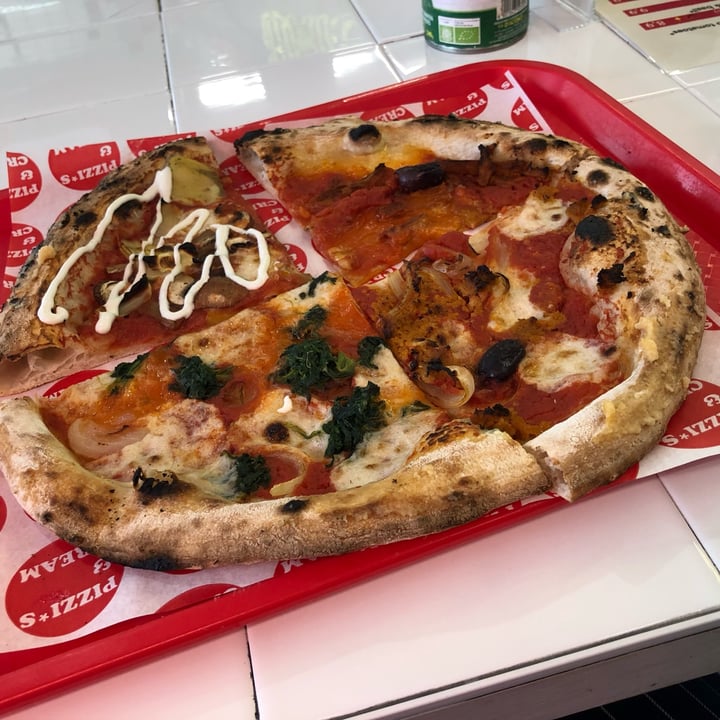 photo of Pizzis and Cream 4 Slices Combo shared by @dhuyke on  24 Oct 2022 - review