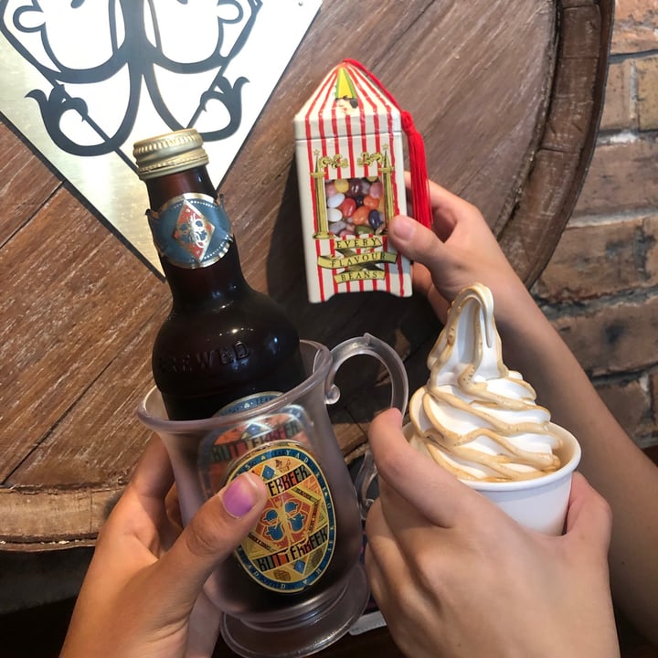 photo of Harry Potter New York Vegan Butterbeer shared by @softsofi on  30 Jul 2021 - review