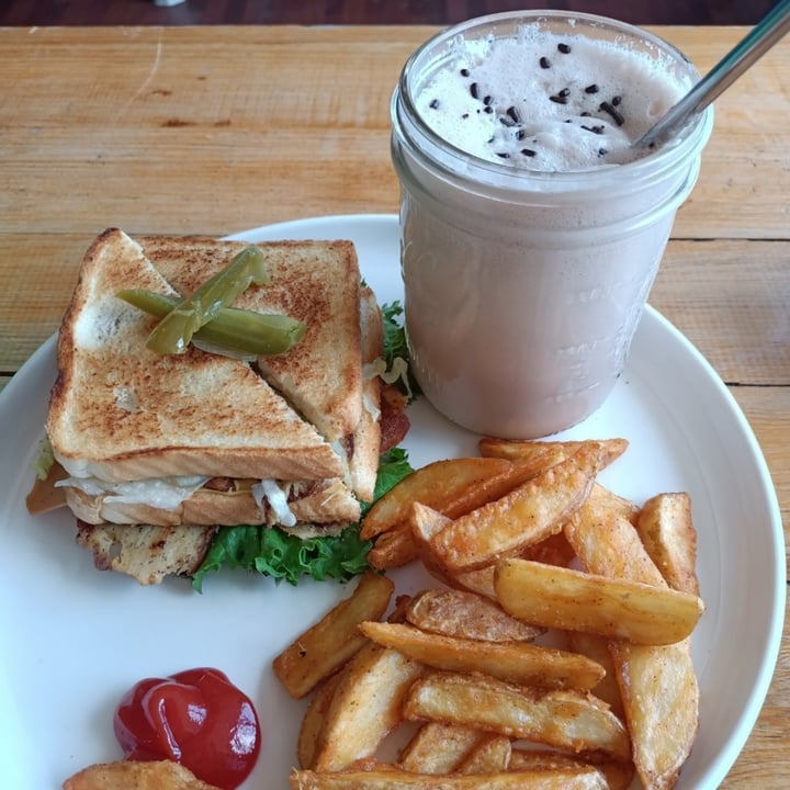 review photo of Vegattos Club Sándwich shared by @virigf on 30 Mar 2022 - review