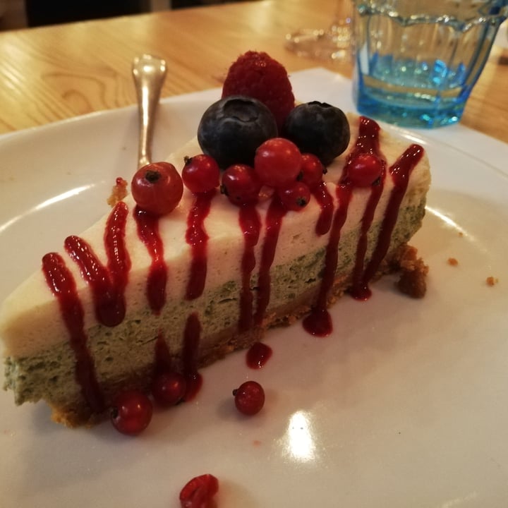 review photo of Nativa Ristorante Cheesecake pistacchio, cioccolato bianco e coulis di lamponi shared by @fraabi on 07 May 2022 - review