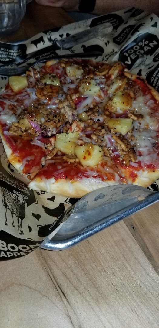 review photo of Boon Burger Cafe Hawaiian peace za shared by @larimar on 18 Aug 2019 - review