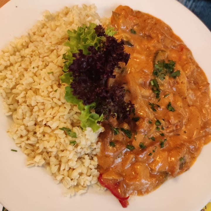 review photo of Napfényes Restaurant and Confectionery Ragú de Seitan shared by @saramon95 on 17 Sep 2021 - review
