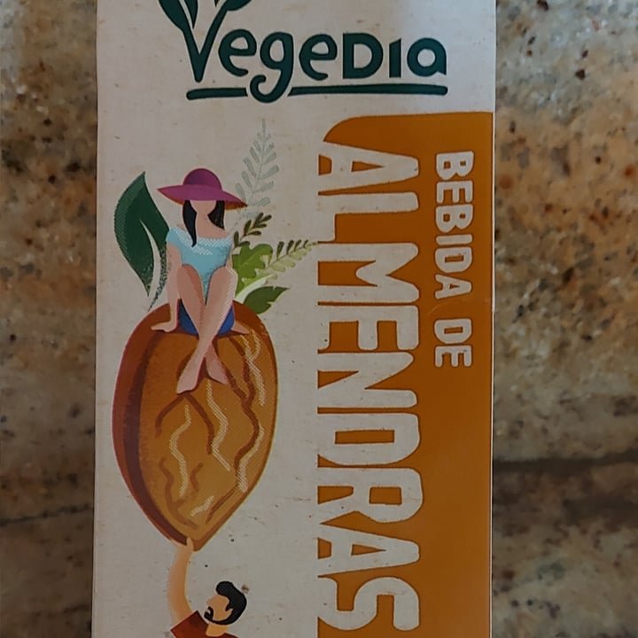 photo of Vegedia Bebida de almendras shared by @miriamnb01 on  01 Nov 2021 - review