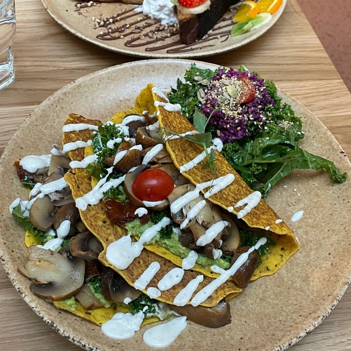 review photo of Sweet Rawmance Savoury Crêpes shared by @coraleeats on 15 Jan 2023 - review