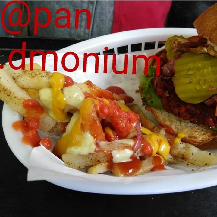 photo of Pan D'Monium Hamburguesa Soberbia shared by @anacm on  18 Jun 2021 - review