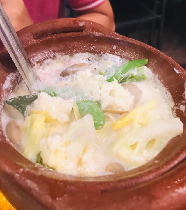 Foto do prato “Tom Kha Soup with Lemongrass & Tofu”