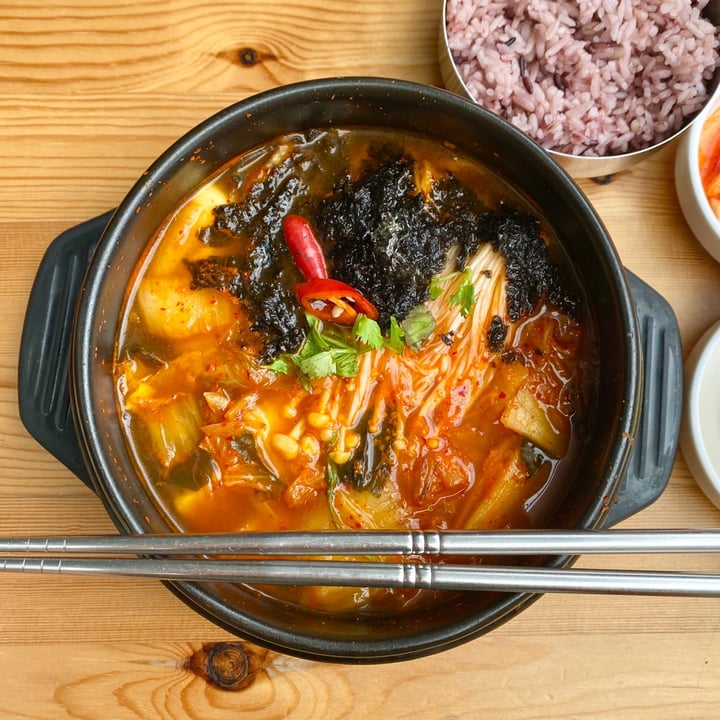 photo of The Boneless Kitchen Kimchi Jjigae (Spicy and Sour Kimchi Stew) shared by @summerong on  08 Nov 2020 - review