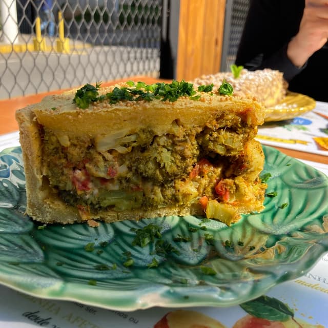 Photo of the dish “Torta de brócolis com tomate seco”