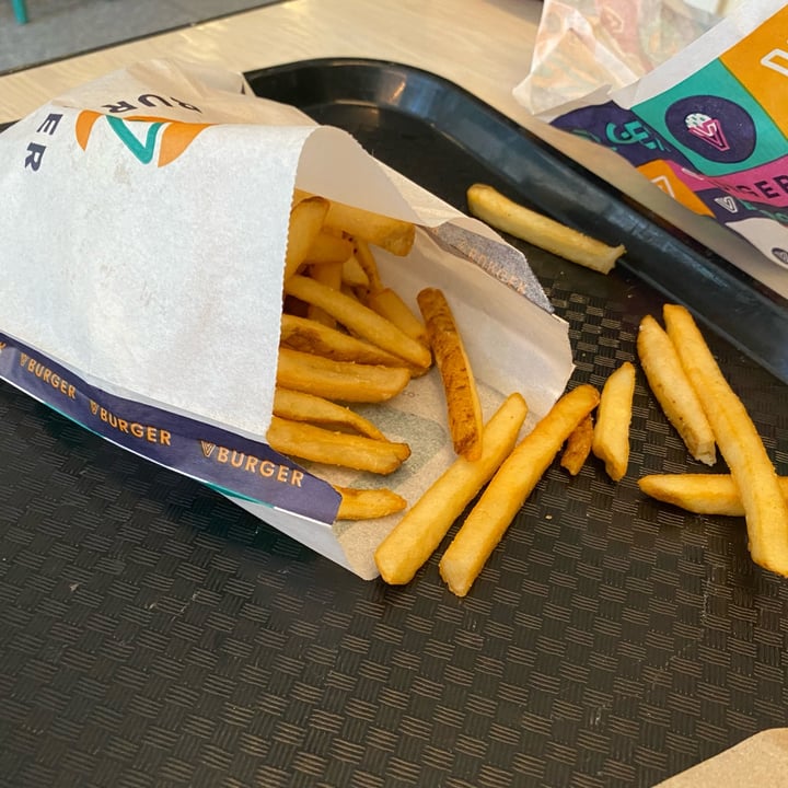 photo of V Burger Fries shared by @nathlena19 on  11 Jun 2022 - review