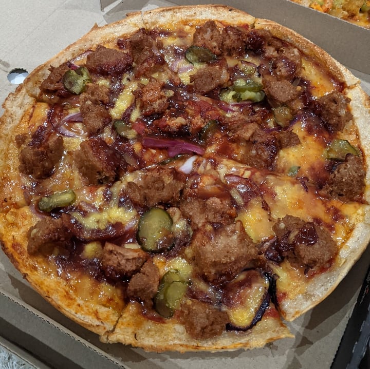 photo of Hell Pizza Vegan burger Pizza shared by @vishika on  13 Nov 2021 - review