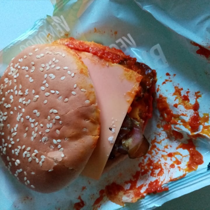 photo of Vemondo Burger Vegan Cheese Style shared by @valeveg75 on  06 Aug 2021 - review
