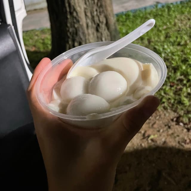 菜肴“Tau Huay With Riceballs”的照片