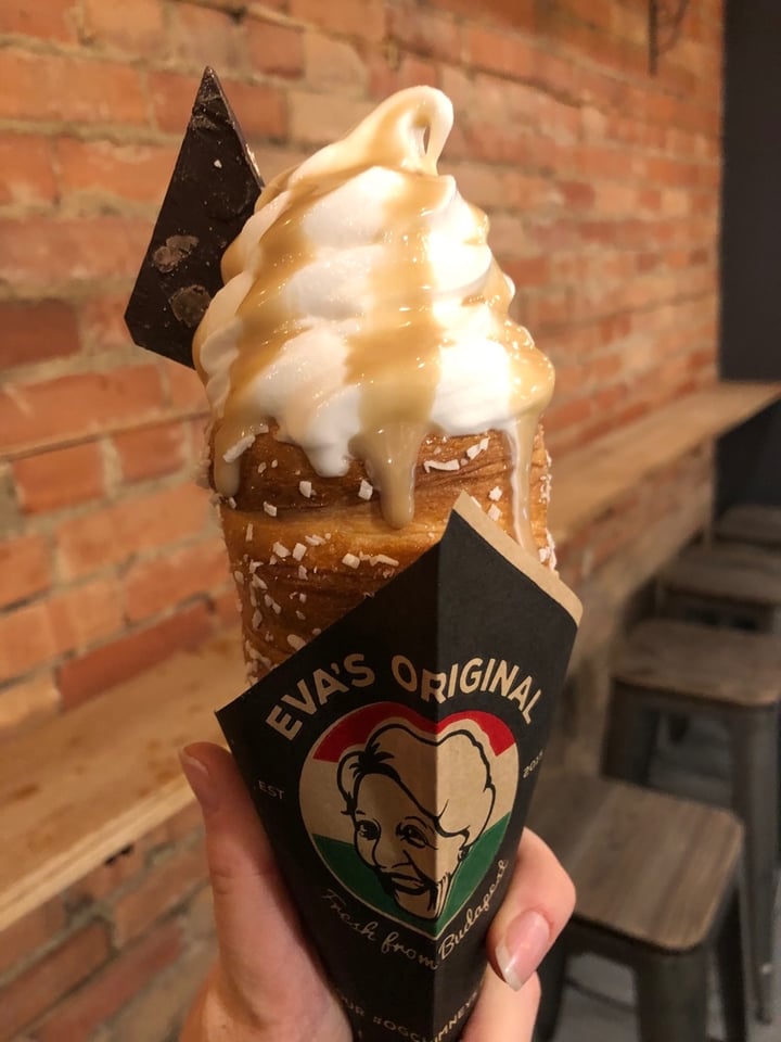 photo of Eva's Original Chimneys Eva’s Original - Custom Toppings shared by @mizrozey on  26 Jan 2020 - review