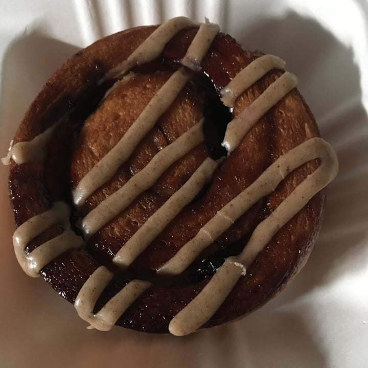 photo of WTF Plant? Blueberry Cinnabon shared by @sylvacharm on  29 Jul 2022 - review