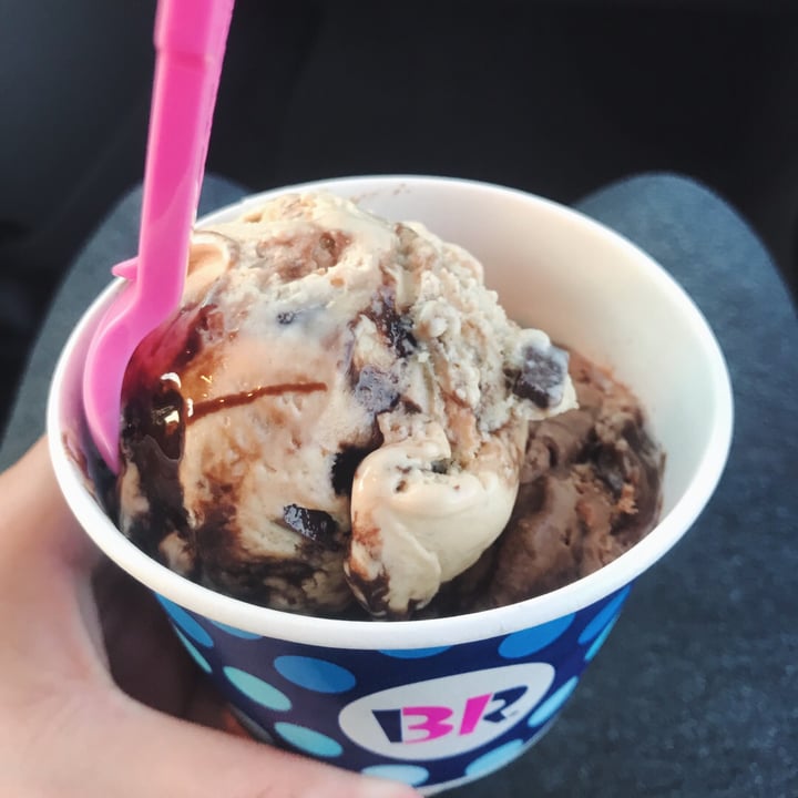 review photo of Baskin-Robbins Non-Dairy Chocolate Chip Cookie Dough shared by @marianneluvsfood on 01 Sep 2019 - review