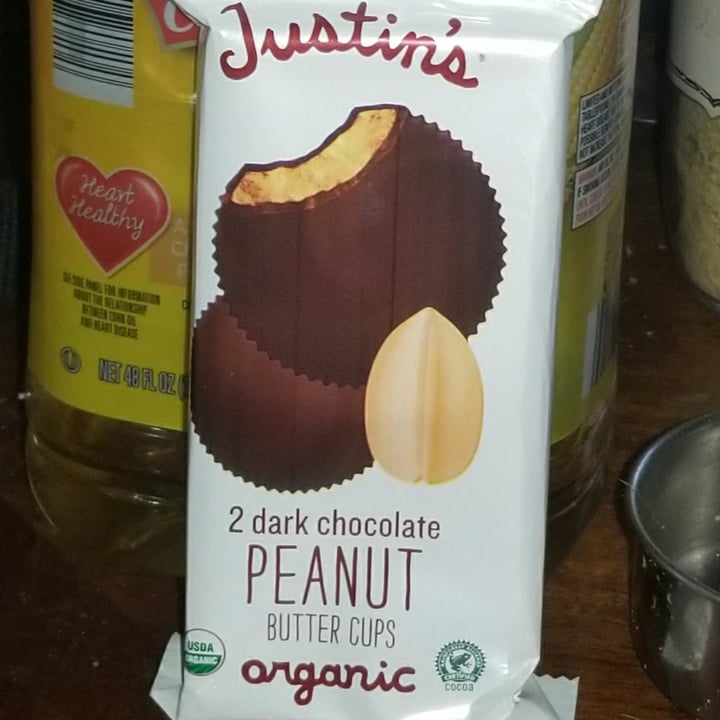 review photo of Justin's Dark Chocolate Peanut Butter Cups shared by @ldbrochu on 14 Nov 2020 - review