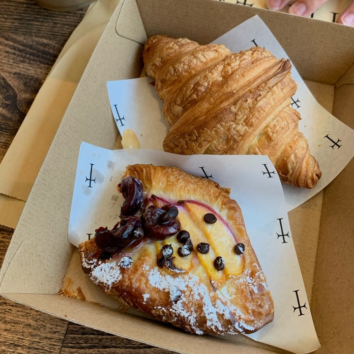 photo of Smith and Deli Fruit danish shared by @wahlows on  07 Jul 2022 - review