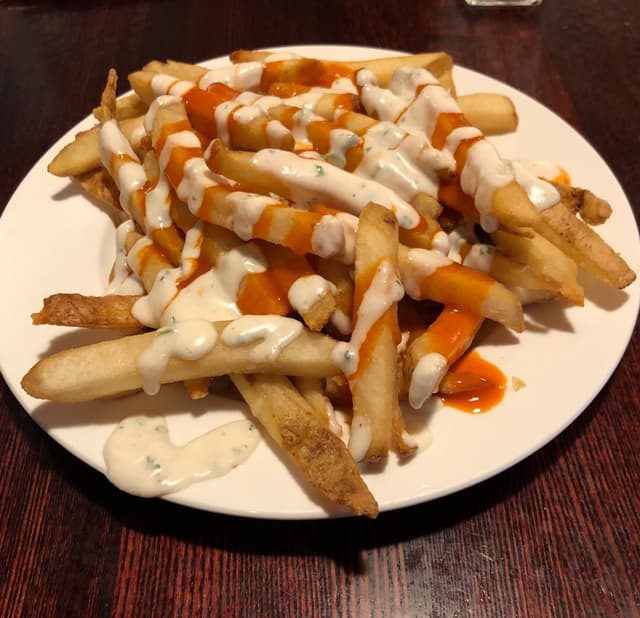 菜肴“Buffalo Ranch Fries”的照片
