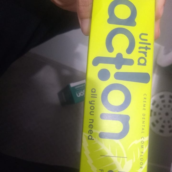 review photo of Ultra action Creme Dental Menta Everest shared by @renatomello87 on 11 May 2022 - review
