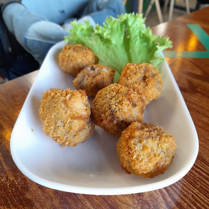 photo of nomVnom Bistro Mushroom Fritters shared by @raffymabanag on  27 Dec 2021 - review