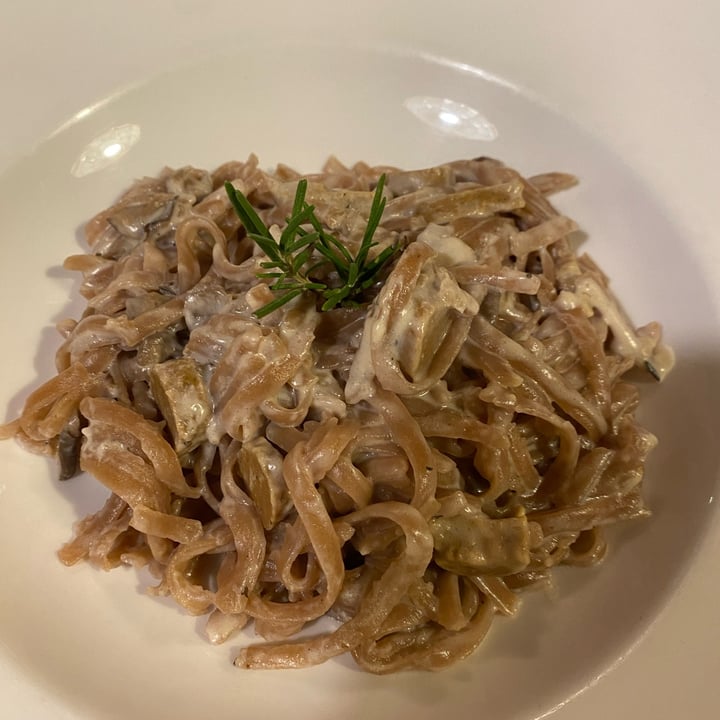 photo of Ristorante Vegano Biologico La Lanterna tagliolini alle castagne con funghi e salsiccia vegetale shared by @baraldisveva on  25 Sep 2022 - review