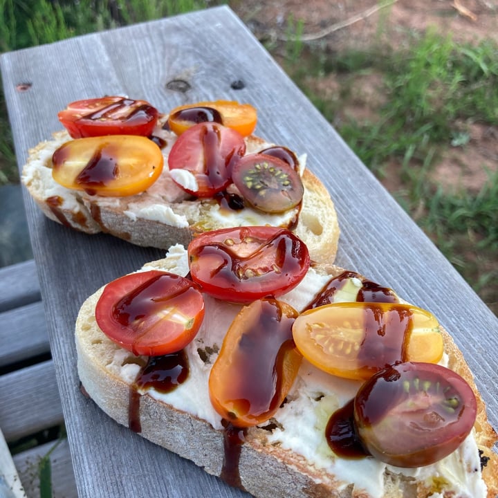 review photo of Miyoko's Creamery Cashew Milk Cream Cheese shared by @rikihiggins on 15 Jul 2021 - review