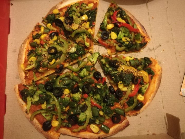 review photo of Napoli Italian Bistro - HSR Layout Veg Cracker Pizza shared by @ishaan on 27 Mar 2019 - review