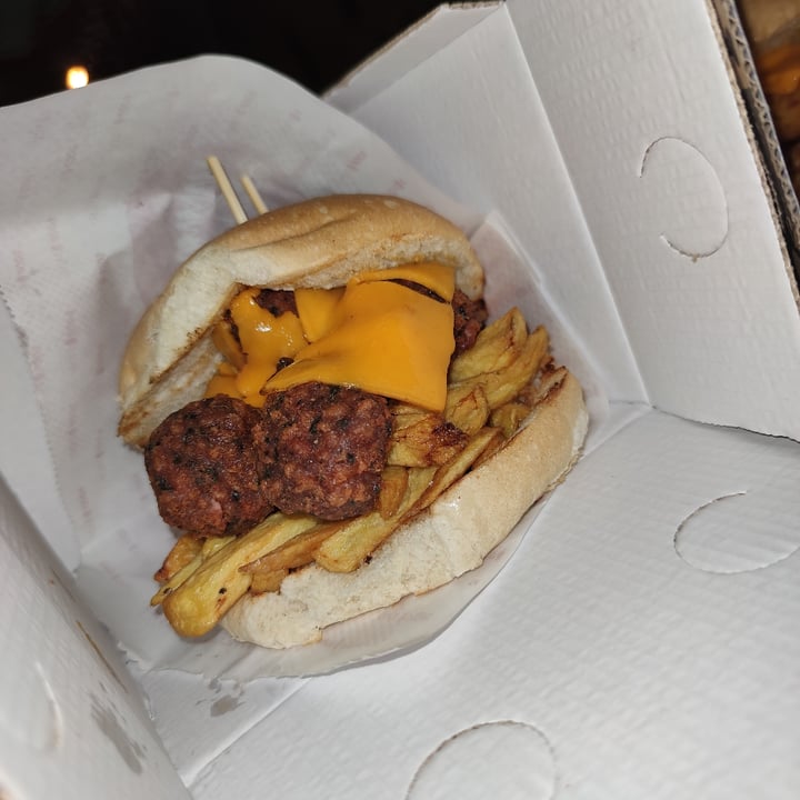 review photo of Aus Spendimeno Panino con polpette, cheddar e patatine shared by @manuelocchetti on 28 Apr 2022 - review