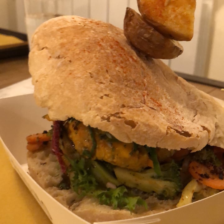 photo of Genuino Burger vegan shared by @zoelonghi on  21 Nov 2021 - review
