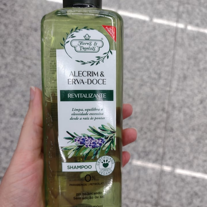 photo of Flores & Vegetais Shampoo Vegetais Alecrim e Erva Doce shared by @crisgtok on  19 Jun 2022 - review