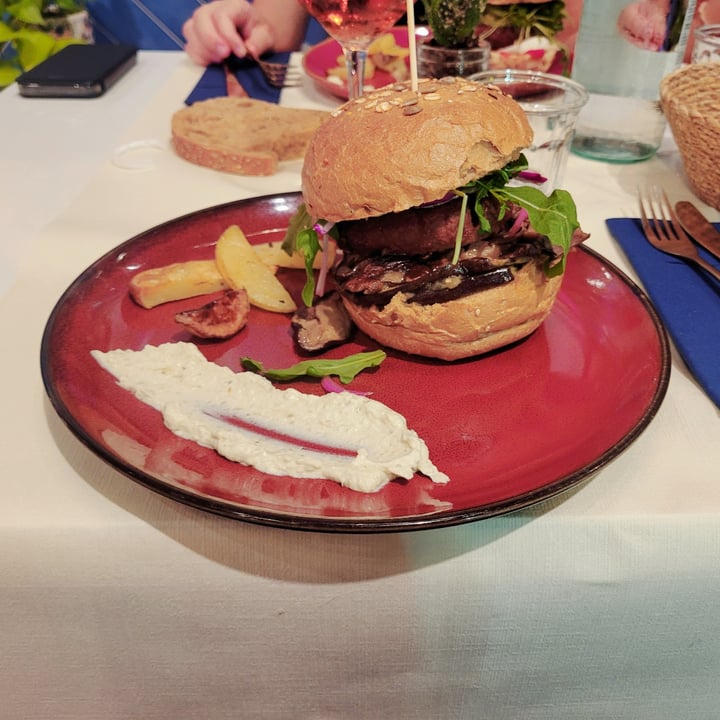 review photo of Ziga Bar Burger Zeus Modificato shared by @raccoonlavi on 30 Jul 2022 - review
