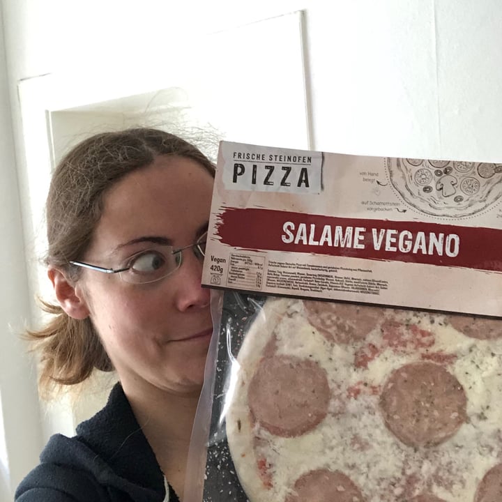 photo of Vegan Pizza Box Pizza Salame Vegano shared by @der-minniefisch on  01 Jun 2021 - review
