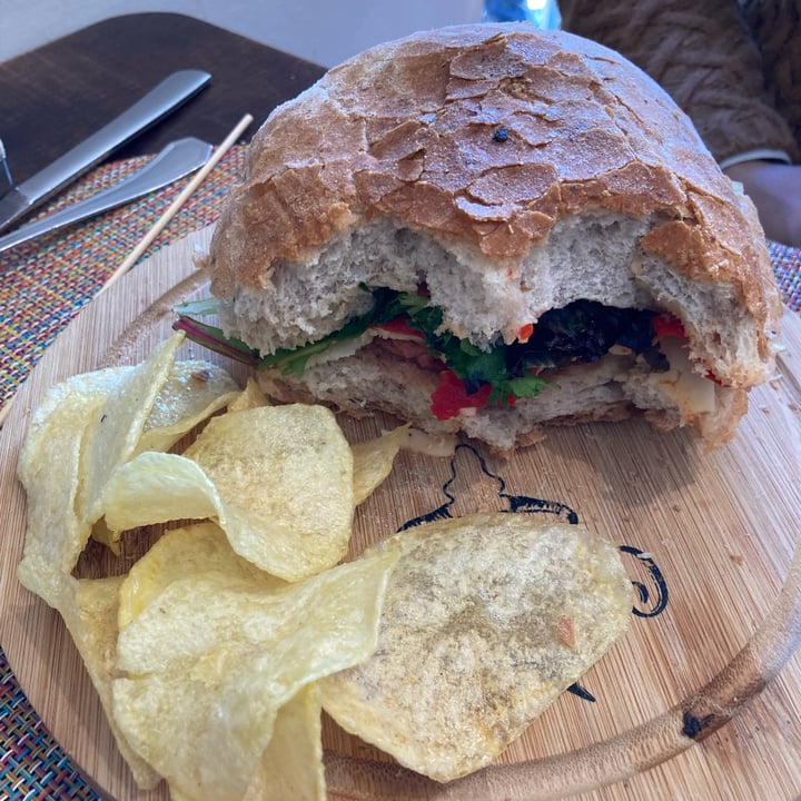 review photo of Cervecería Victoria Beyond Burguer con patatas fritas shared by @mariolagc on 19 Nov 2021 - review