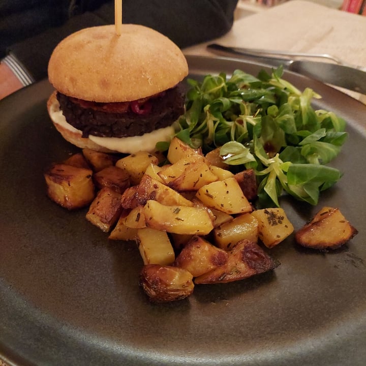 photo of Al Tiglio cucina naturale / Ristorante Veg Big bang burger shared by @dargina90 on  09 Mar 2022 - review