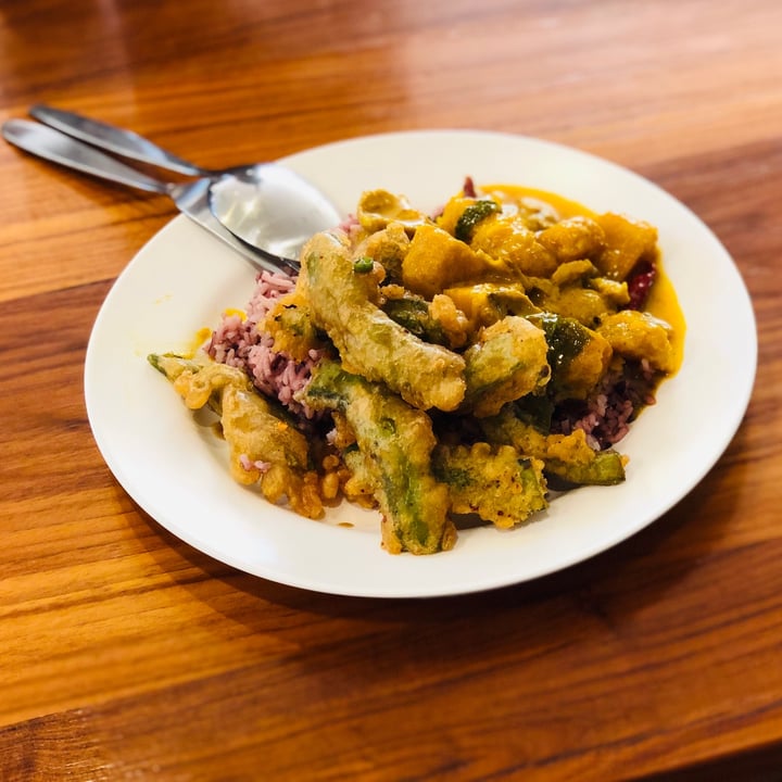 review photo of Chew Xin Jai Veggie Buffet - Curry, Mock Meat And Rice shared by @gondocsd on 30 Dec 2020 - review