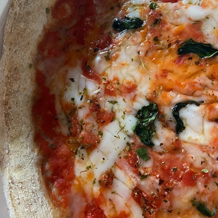 review photo of I DISSONANTI .. PIZZA E ALTRO marinara con mozzarella vegana shared by @rebeccagreco99 on 29 May 2022 - review