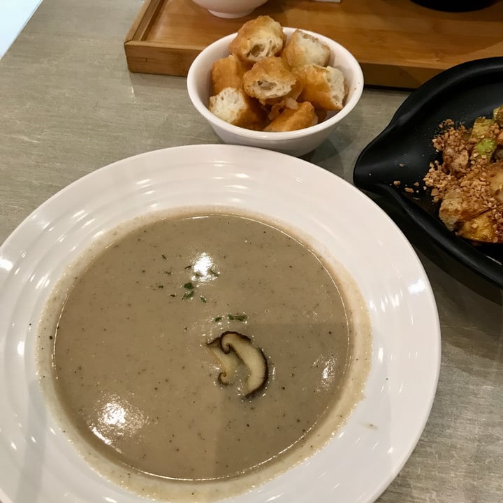 photo of Flavours by Saute Cashew Mushroom Soup shared by @ziggyradiobear on  04 Sep 2022 - review